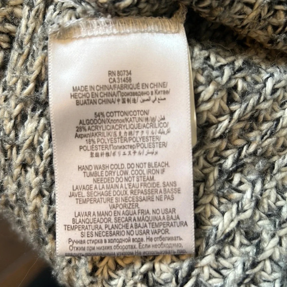 BCBGeneration Crewneck Long Sleeve Sweater Size Small - Picture 8 of 8